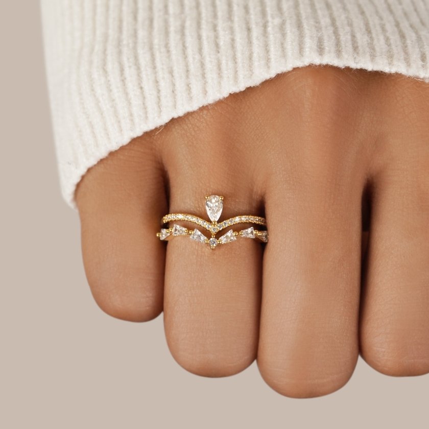 Elegant Crystal Ring
