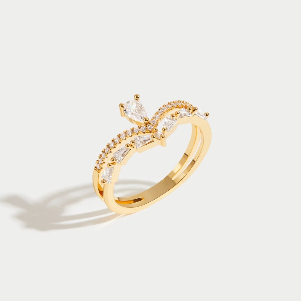 Elegant Crystal Ring