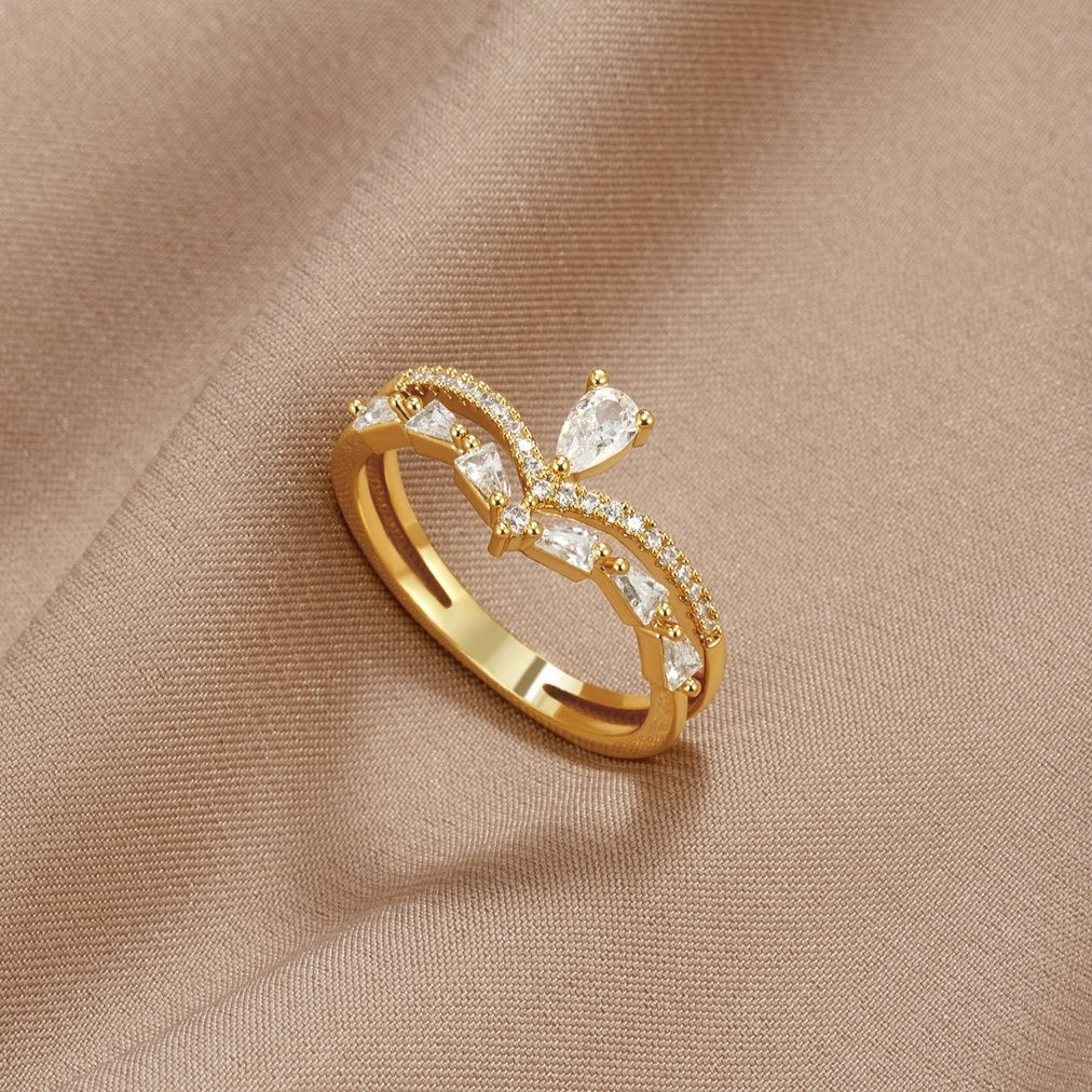 Elegant Crystal Ring