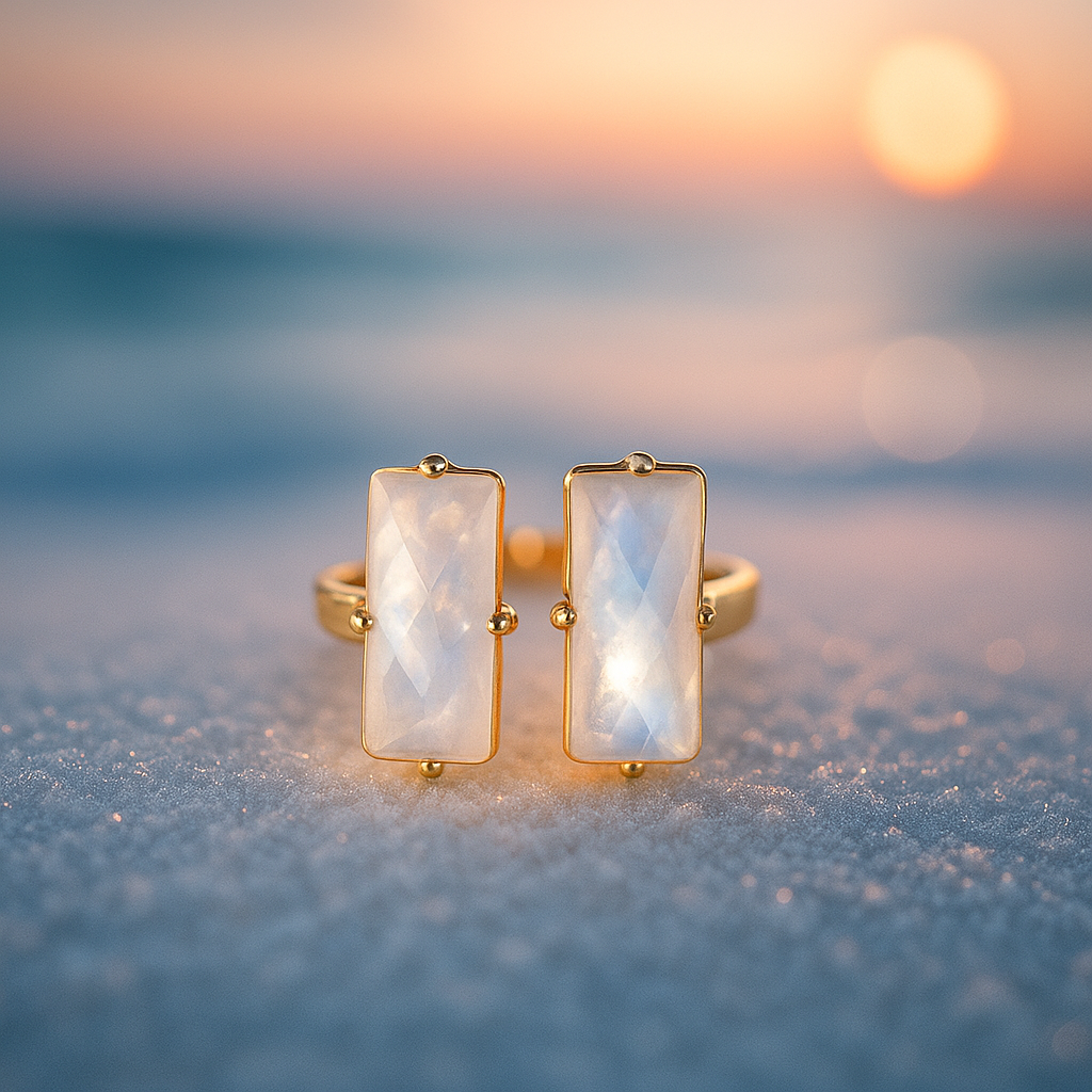 Luce di Marea – Golden ring with rectangular moonstones