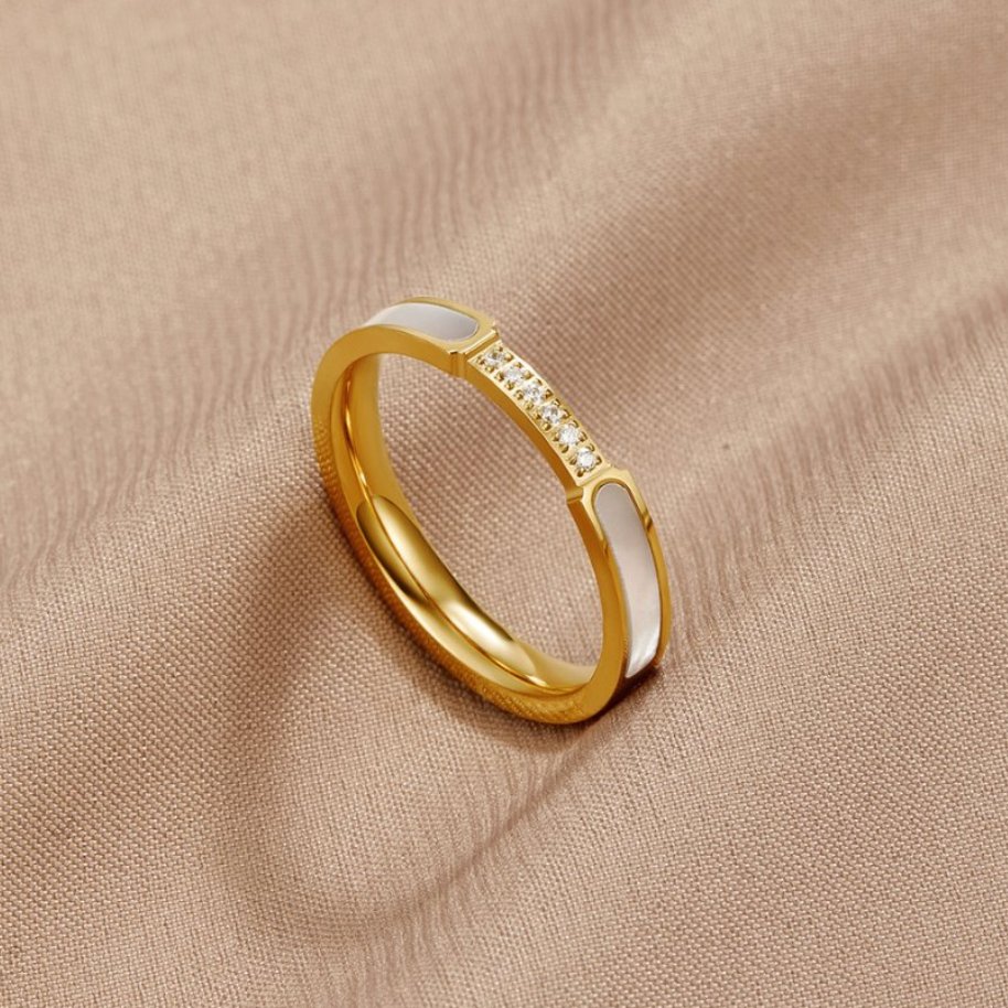 Pearl & Crystal Ring